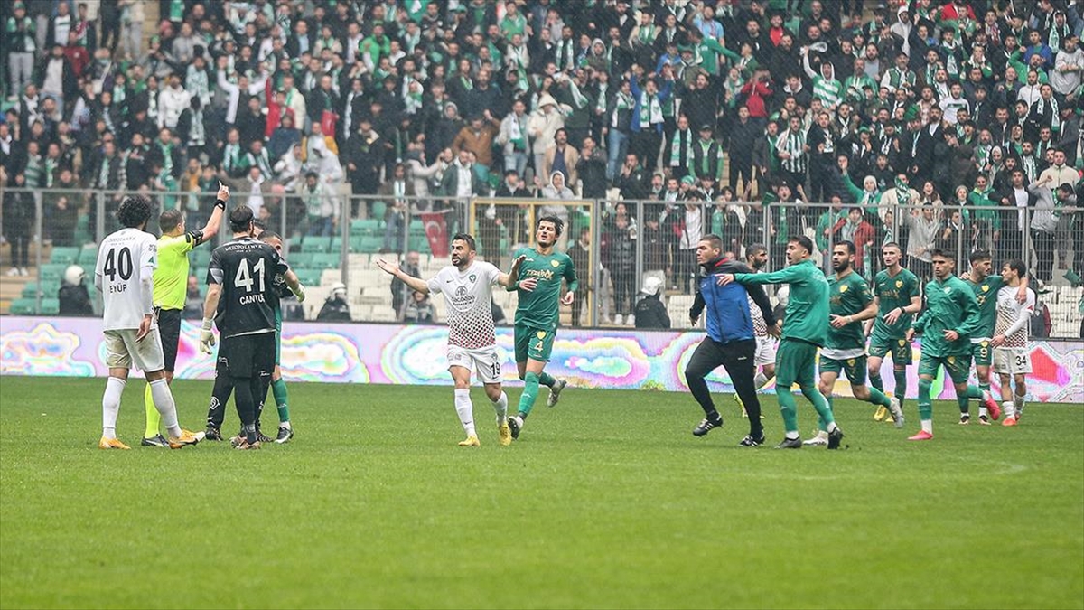 TFF 2. Lig Beyaz Grup'ta geçen sezon Bursaspor-Amed Sportif Faaliyetler