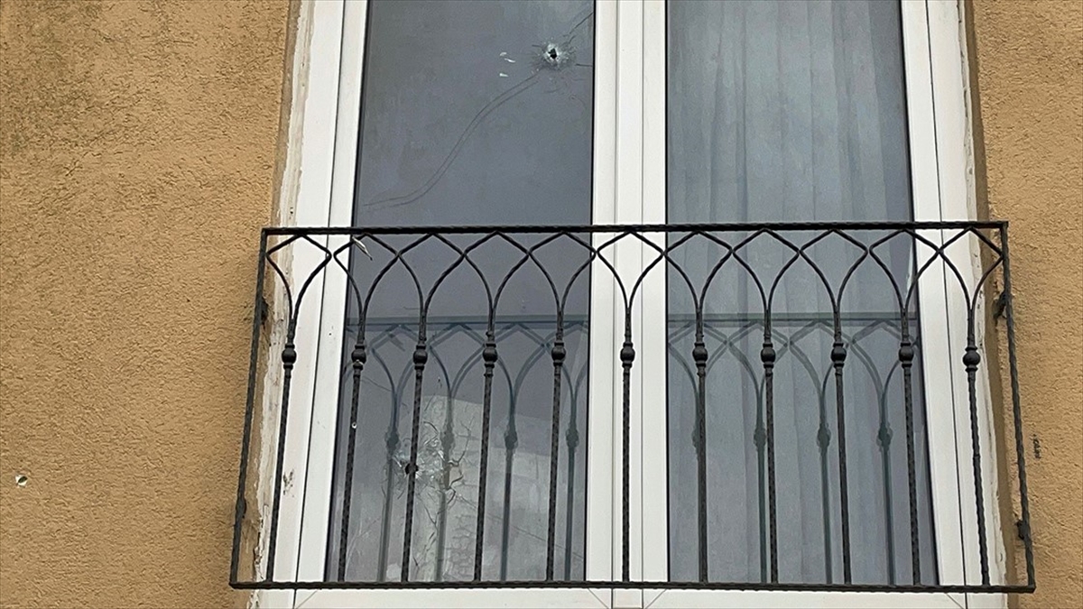 Büyükçekmece'de polis memuru Cihat Ermiş'i ihbar üzerine gittiği apartman dairesinde
