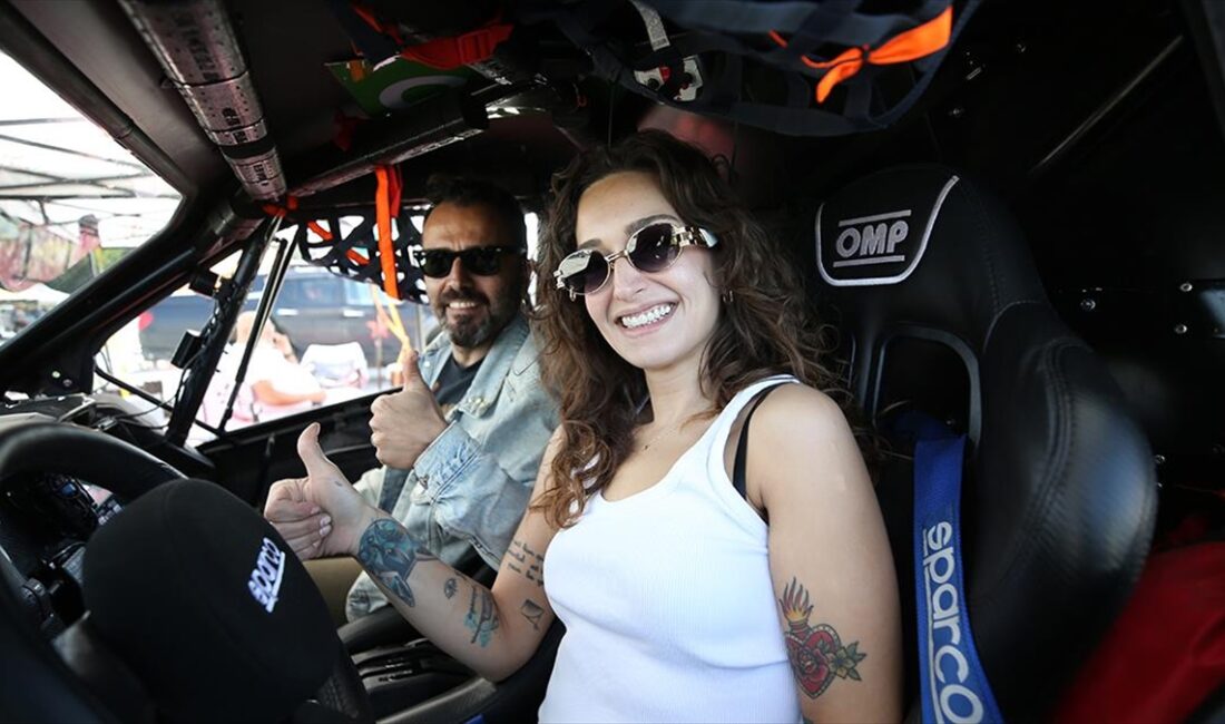 Çanakkale'de düzenlenen Uluslararası Otomobil Federasyonu (FIA) Avrupa Cross-Country Baja Kupası'nın