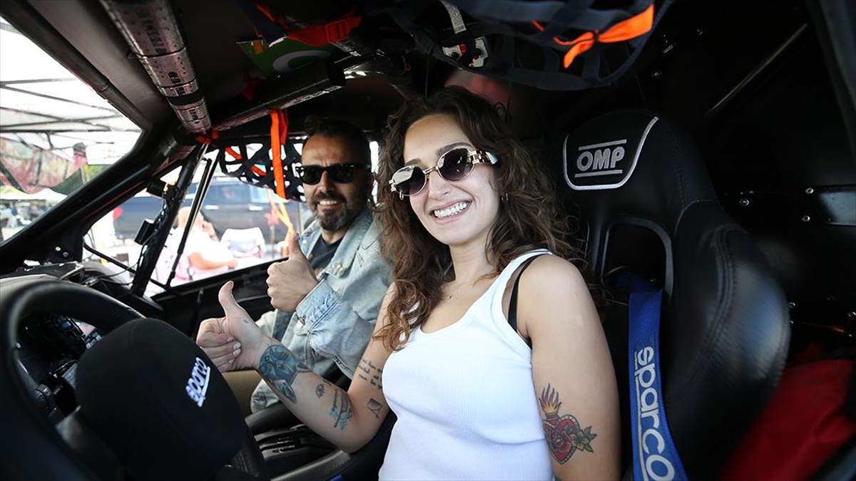 Çanakkale'de düzenlenen Uluslararası Otomobil Federasyonu (FIA) Avrupa Cross-Country Baja Kupası'nın