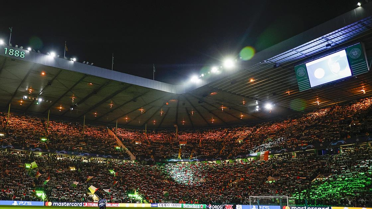 Celtic taraftarının, UEFA Şampiyonlar Ligi'nde konuk ettikleri Atletico Madrid ile