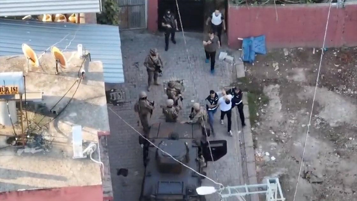 İçişleri Bakanı Ali Yerlikaya, 81 ildeki "Çember" operasyonları kapsamında aranma