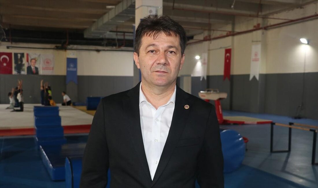 Türkiye Cimnastik Federasyonu Başkanı Suat Çelen, erkek milli takımının, ilk