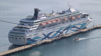 ANTALYA (AA) – Panama bayraklı kruvaziyer "Crown Iris", Antalya'nın Alanya