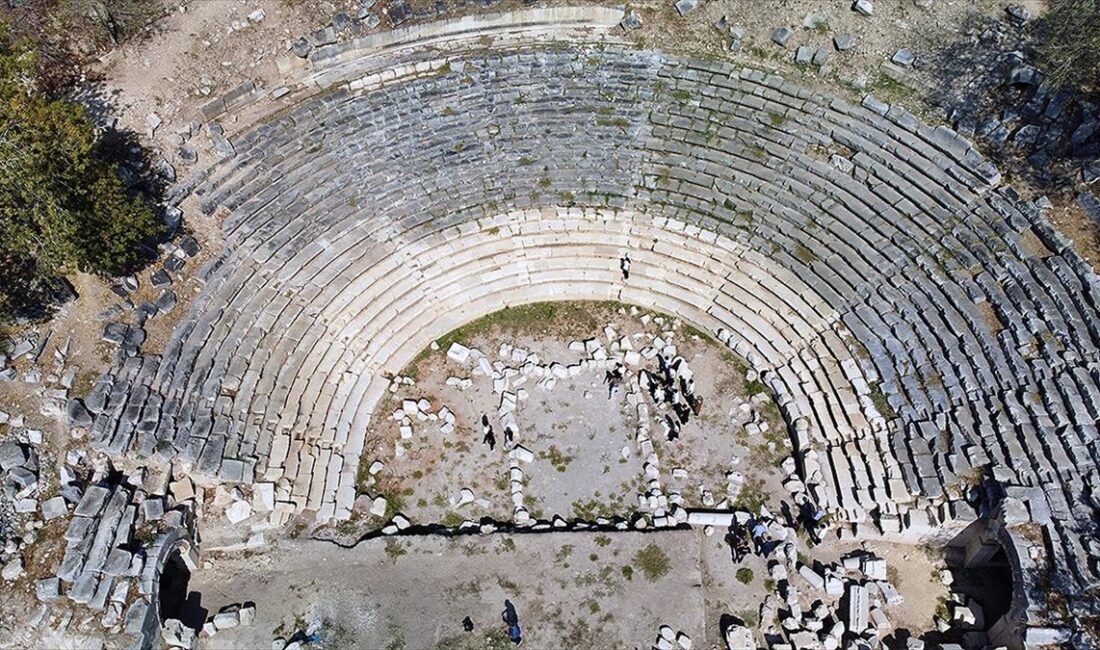 Osmaniye'de bulunan ve "Çukurova'nın Efes'i" olarak adlandırılan Kastabala Antik Kenti'ndeki