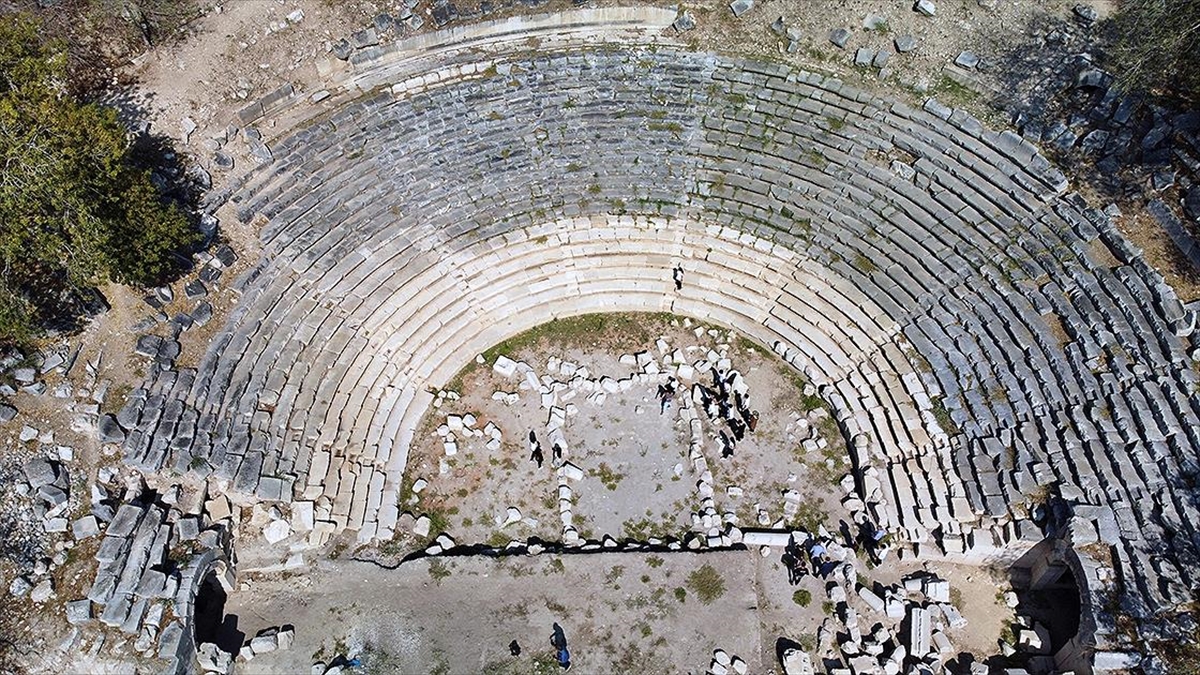 Osmaniye'de bulunan ve "Çukurova'nın Efes'i" olarak adlandırılan Kastabala Antik Kenti'ndeki