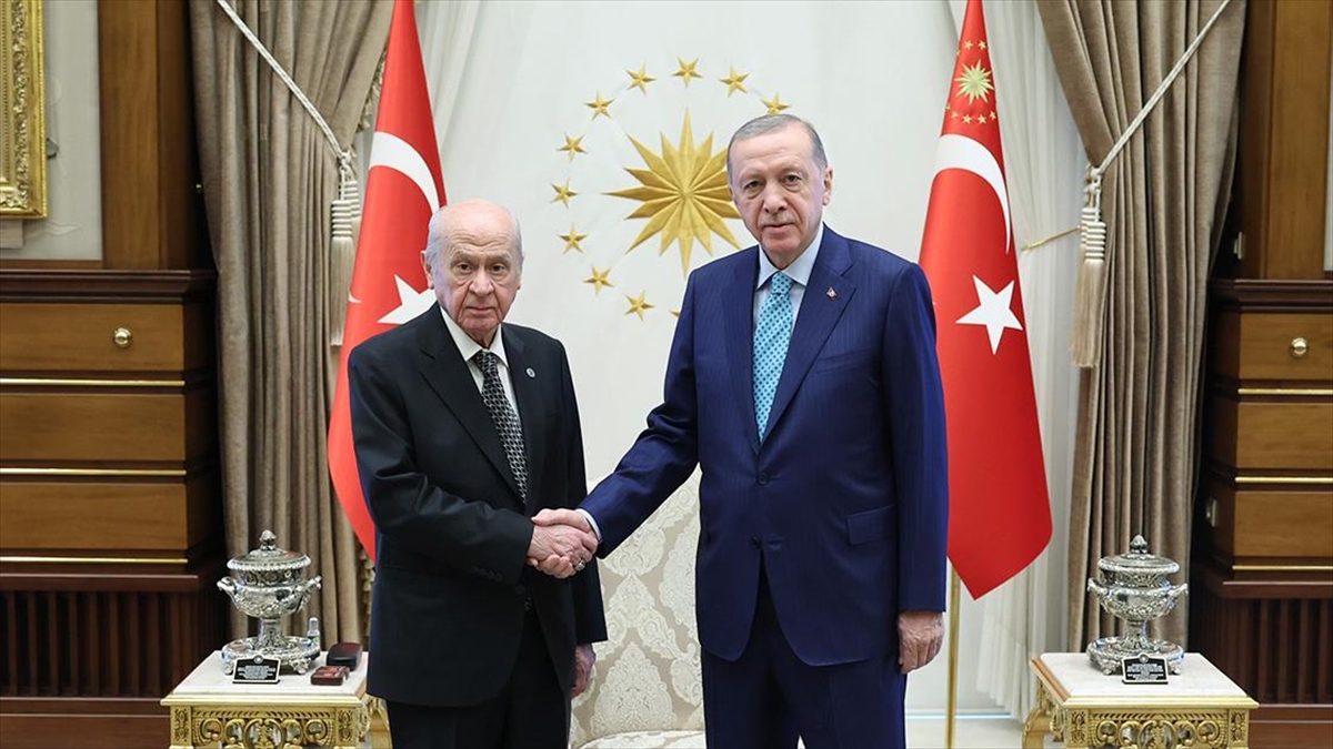 Cumhurbaşkanı Recep Tayyip Erdoğan, MHP Genel Başkanı Devlet Bahçeli'yi saat