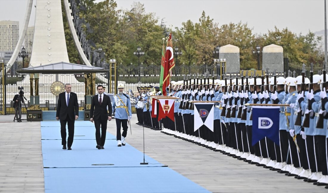 ANKARA (AA) – Berdimuhamedov’un bulunduğu makam aracını Cumhurbaşkanlığı Külliyesi önündeki