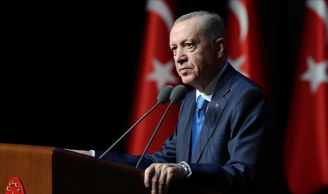 Cumhurbaşkanı Recep Tayyip Erdoğan, "Üniversitelerimizin bir daha asla yasakla, baskıyla,