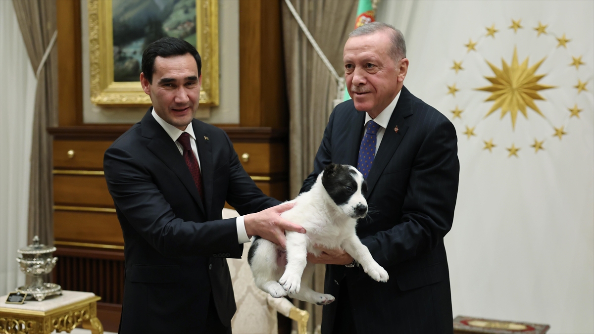 ANKARA (AA) – Cumhurbaşkanı Recep Tayyip Erdoğan, Cumhurbaşkanlığı Külliyesi’nde bir