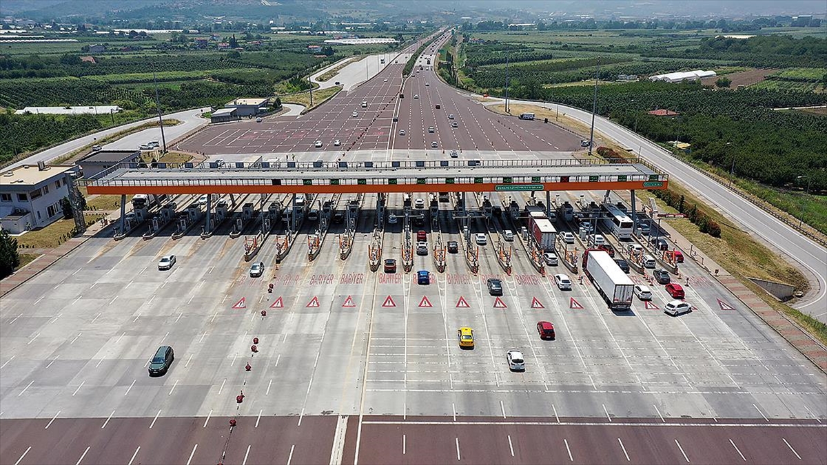 Cumhurbaşkanlığı İletişim Başkanı Altun, otoyol ve köprü geçiş ücretlerinde bugünden