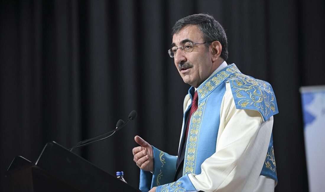 VAN (AA) – Yılmaz, Van’daki programları kapsamında, Yüzüncü Yıl Üniversitesi