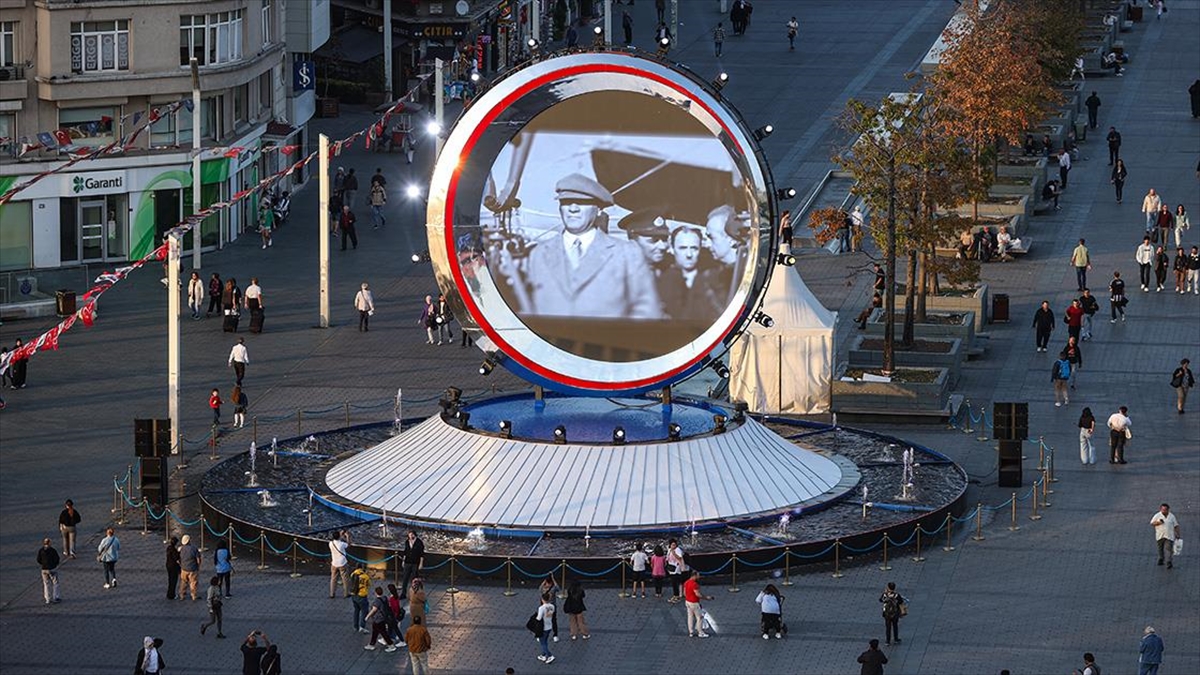 Cumhurbaşkanlığı İletişim Başkanlığınca, Cumhuriyet'in 100. yılının coşkuyla kutlanması için İstanbul'un