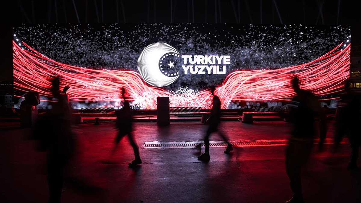 Cumhurbaşkanlığı İletişim Başkanlığınca, Cumhuriyet'in 100. yılının coşkuyla kutlanması için İstanbul'un