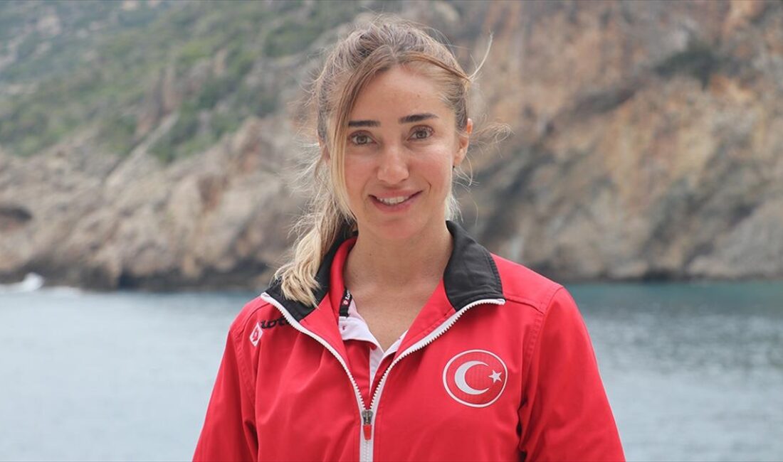 Paletsiz değişken ağırlık kategorisinde 105 metre dünya rekorunu 106 metre