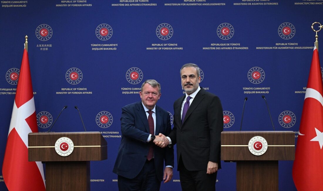 Danimarka Dışişleri Bakanı Rasmussen, "Türkiye, bölge politikasında son derece önemli