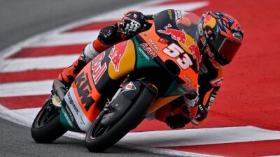 Milli motosikletçi Deniz Öncü, Moto3 Dünya Şampiyonası'nın Tayland'da düzenlenen 17.