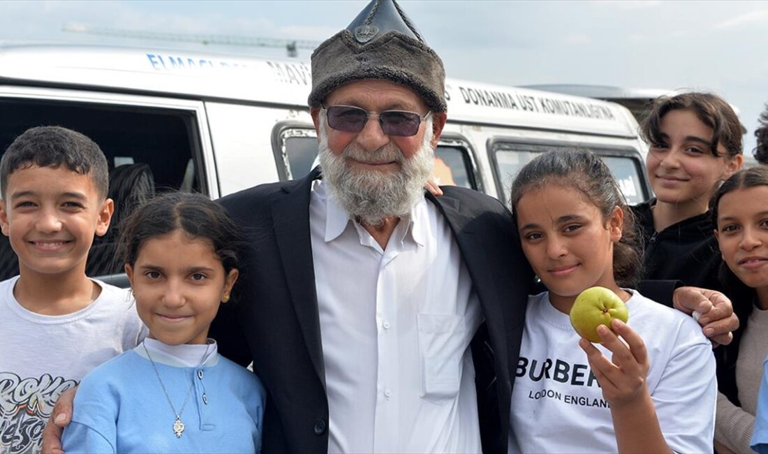 Denizli'de yaşayan 72 yaşındaki Muhammet Yılmaz, bahçesinden topladığı yaklaşık 1