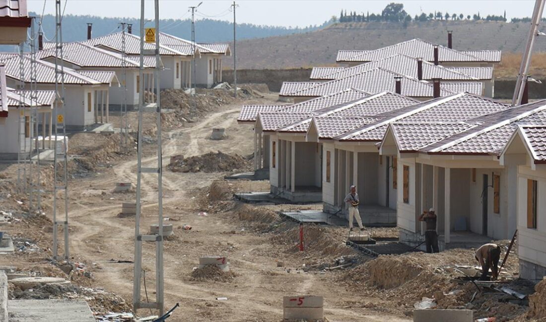 Kahramanmaraş merkezli 6 Şubat'taki depremlerden etkilenen Adıyaman'da, evleri yıkılan veya