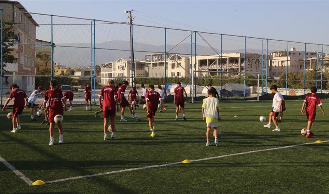 Kahramanmaraş merkezli 6 Şubat'taki depremlerin ardından akademik liglerden çekilen Hatayspor