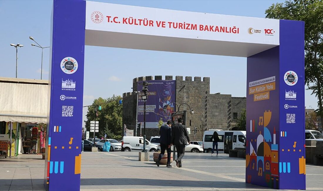 Diyarbakır'da, Kültür ve Turizm Bakanlığınca düzenlenen Türkiye Kültür Yolu Festivallerinin