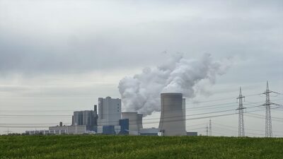 Küresel elektrik talebinin yüzde 38'ini oluşturan 107 ülkede fosil yakıtlardan