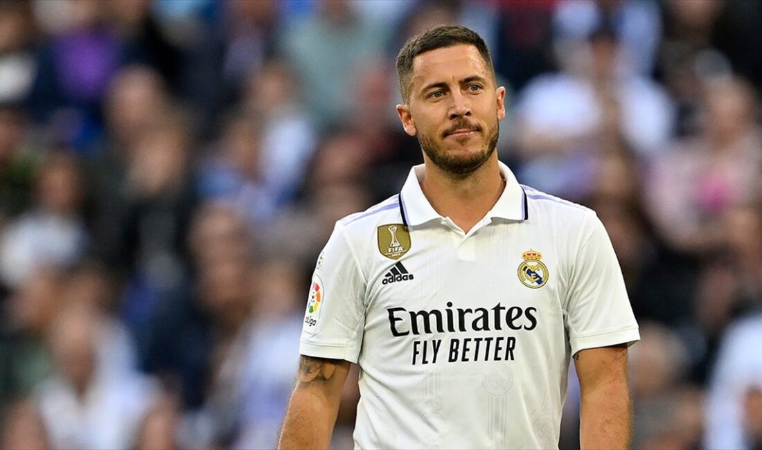 Belçikalı yıldız futbolcu Eden Hazard, emekliye ayrıldığını duyurdu.