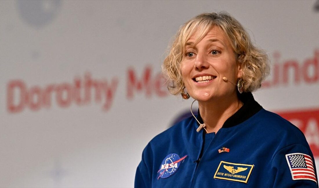 Emekli NASA astronotu Dorothy Marie "Dottie" Metcalf-Lindenburger, genç nesillere "Kendinize