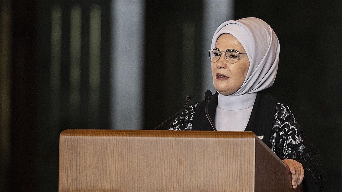 Emine Erdoğan, "Koruyucu ailelerden yegane beklentimiz, sevgi ve saygı tohumlarının