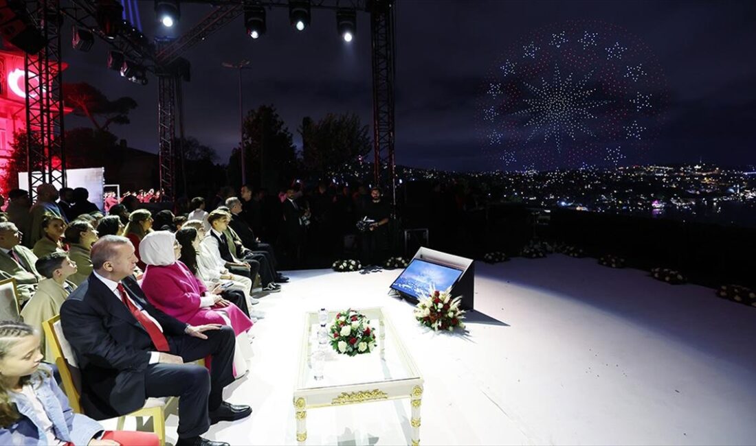 Cumhurbaşkanı Recep Tayyip Erdoğan'ın eşi Emine Erdoğan, Cumhuriyet'in 100'üncü yılı