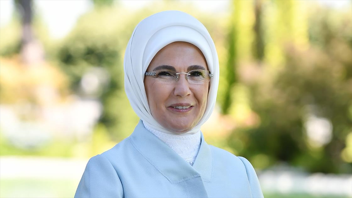 Emine Erdoğan, Türkiye Yüzyılı idealiyle, ülkenin her alanda kalkınması, gelişmesi