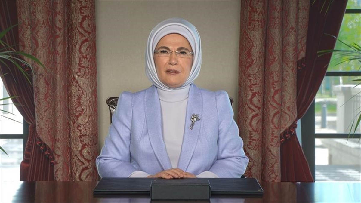 Emine Erdoğan, "Gönül Elçileri Projesi" kapsamında Hatay ve Adıyaman'da temeli