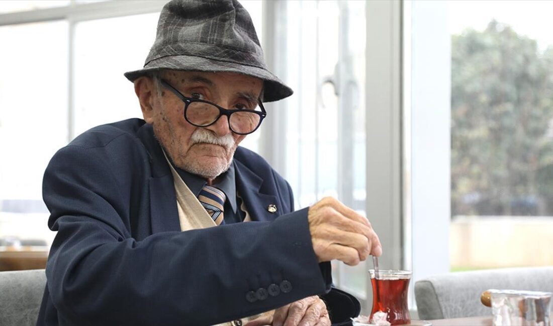 Samsun'da yürümekte zorluk çektiği için sokağa çıkıp gezemeyen yaşlıların sosyalleşmesine