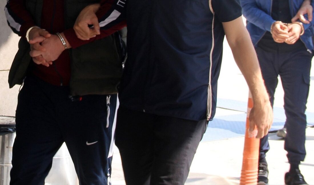 FETÖ'ye yönelik 77 ildeki “Kıskaç” operasyonlarında 611 şüpheli yakalandı İçişleri Bakanı Ali Yerlikaya, Fetullahçı Terör Örgütü'ne (FETÖ) yönelik 77