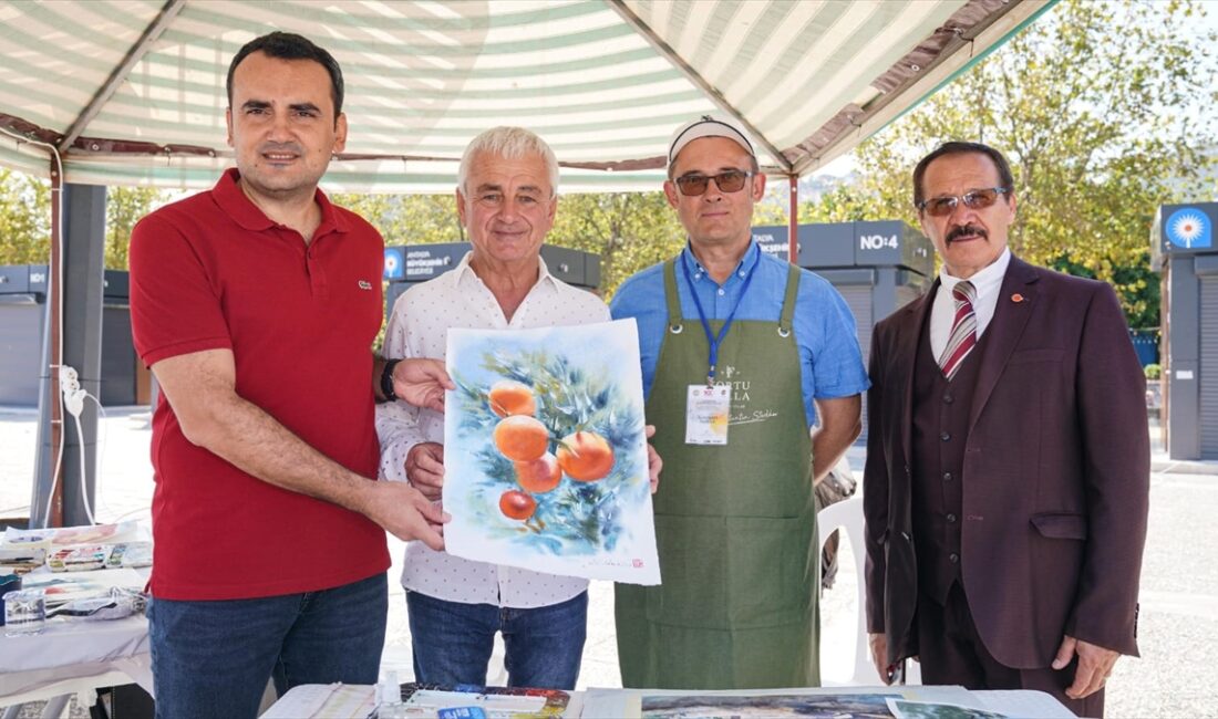 ANTALYA (AA) – Finike ilçesinde bu yıl dördüncüsü düzenlenen "Uluslararası