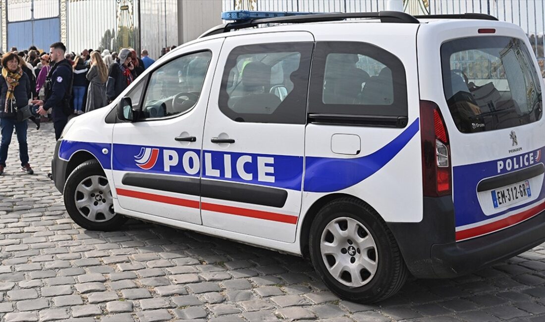 Fransa'da bomba ihbarı ve saldırı tehdidi nedeniyle 6 havalimanının boşaltıldığı
