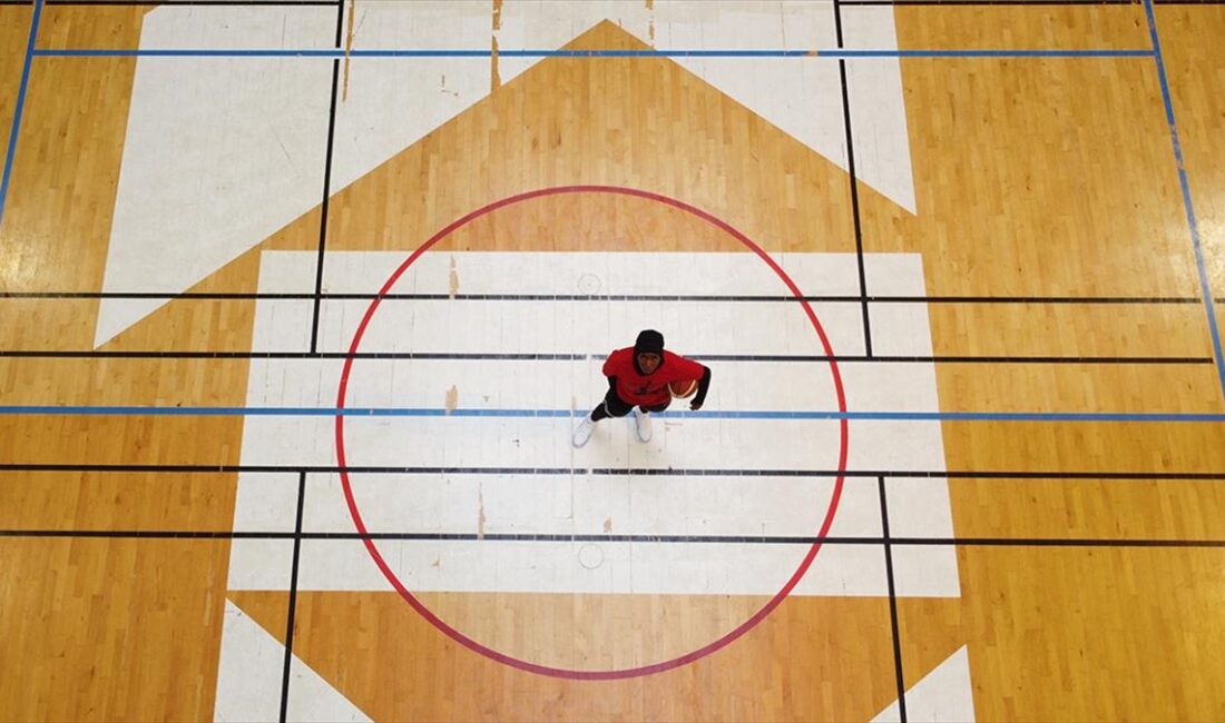 Fransa'da Paris'in de bağlı olduğu Ile-de-France bölgesi, müsabakalarda basketbolcuların başörtüsü