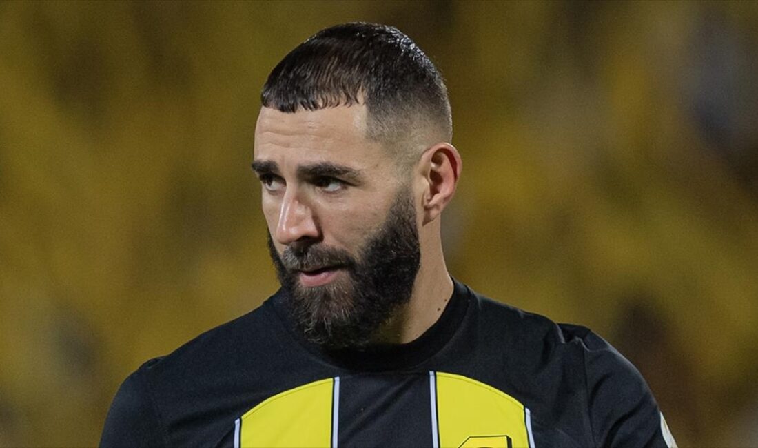 Cezayir asıllı Fransız yıldız futbolcu Karim Benzema, "dualarının adaletsiz bombalamaların