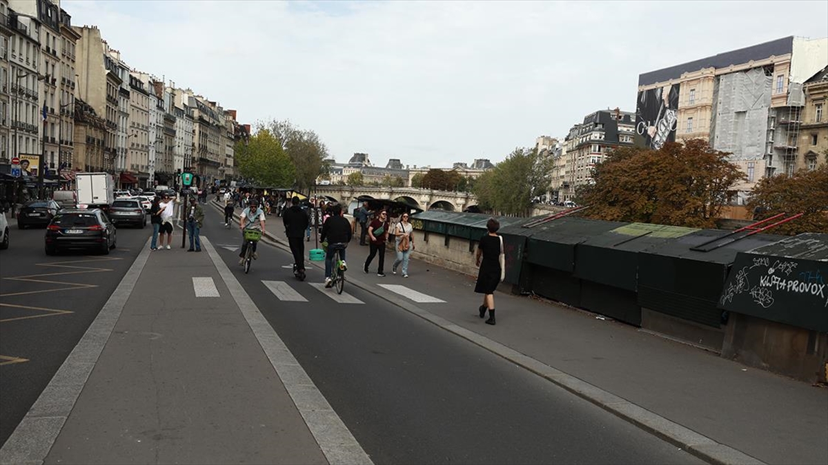 Fransa'da hükümetin Fransız sporcuların 2024 Paris Olimpiyat Oyunları'na başörtüsüyle katılmasını