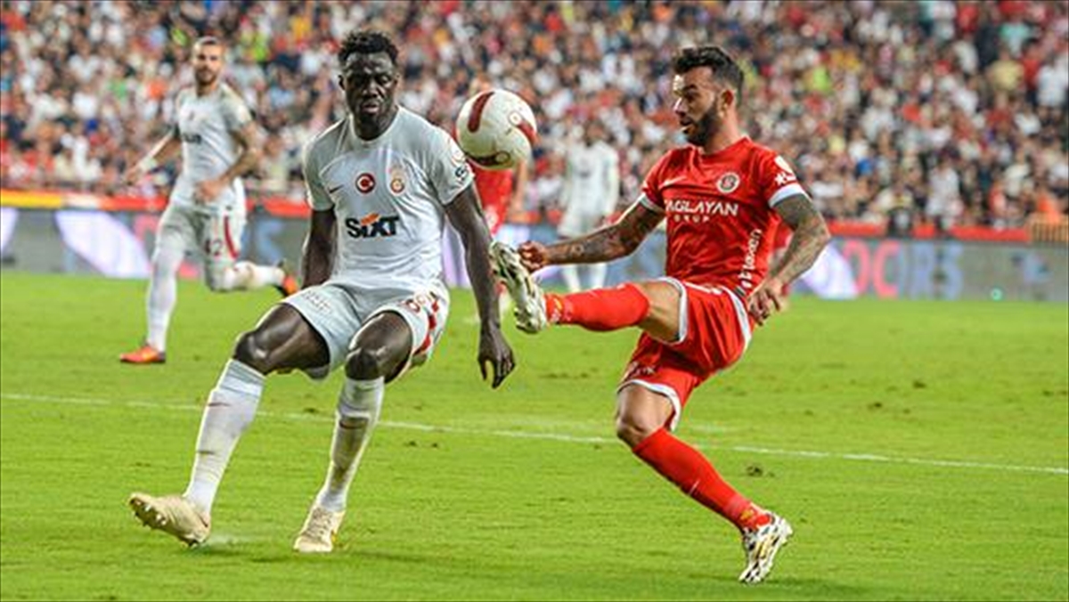 Sarı-kırmızılı takım, Süper Lig'in 8. haftasında Bitexen Antalyaspor'u 2-0 yenerek