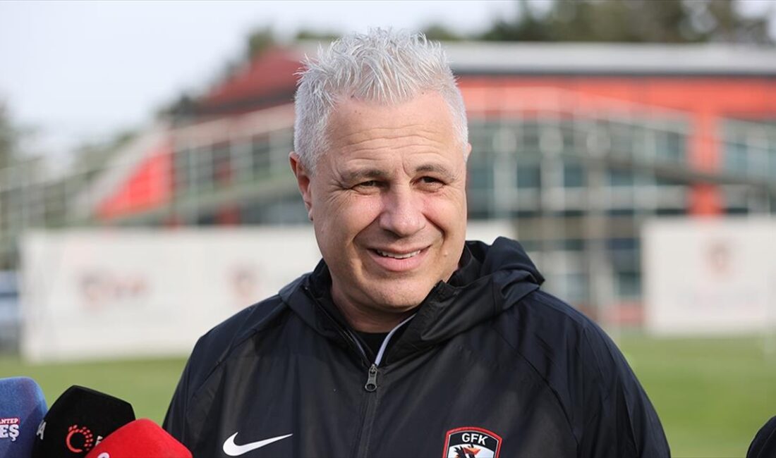 Trendyol Süper Lig ekiplerinden Gaziantep FK'de teknik direktör Marius Sumudica,