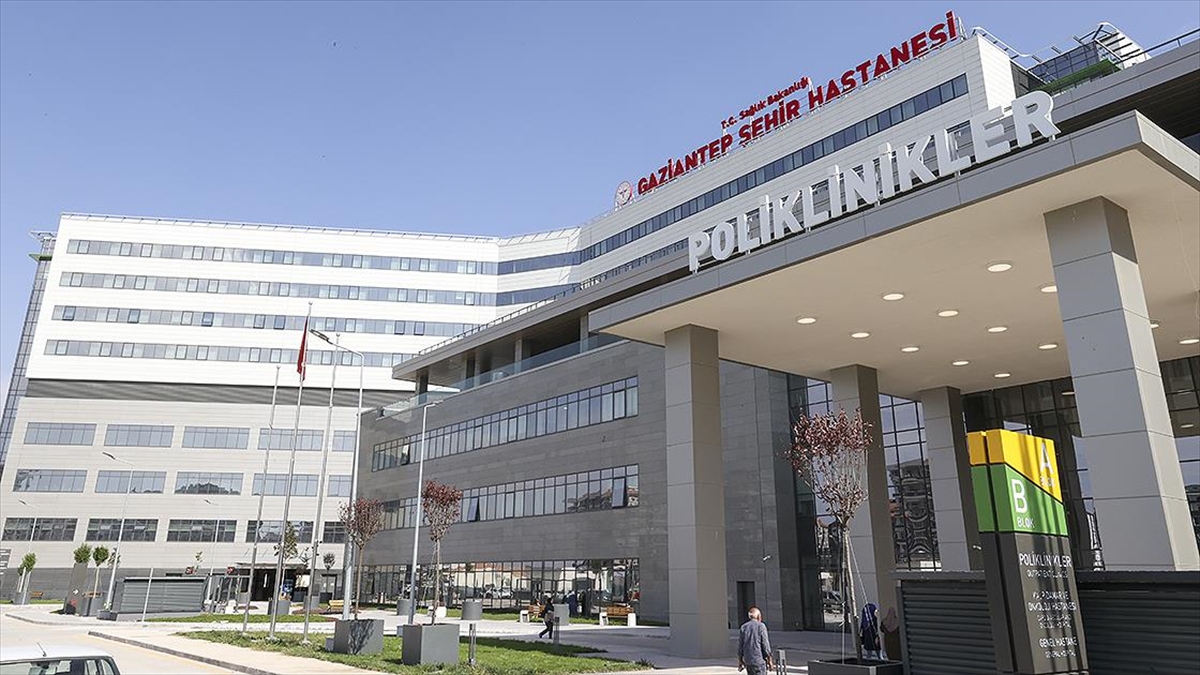 Yapımı tamamlanan Gaziantep Şehir Hastanesi hasta kabulüne başladı.