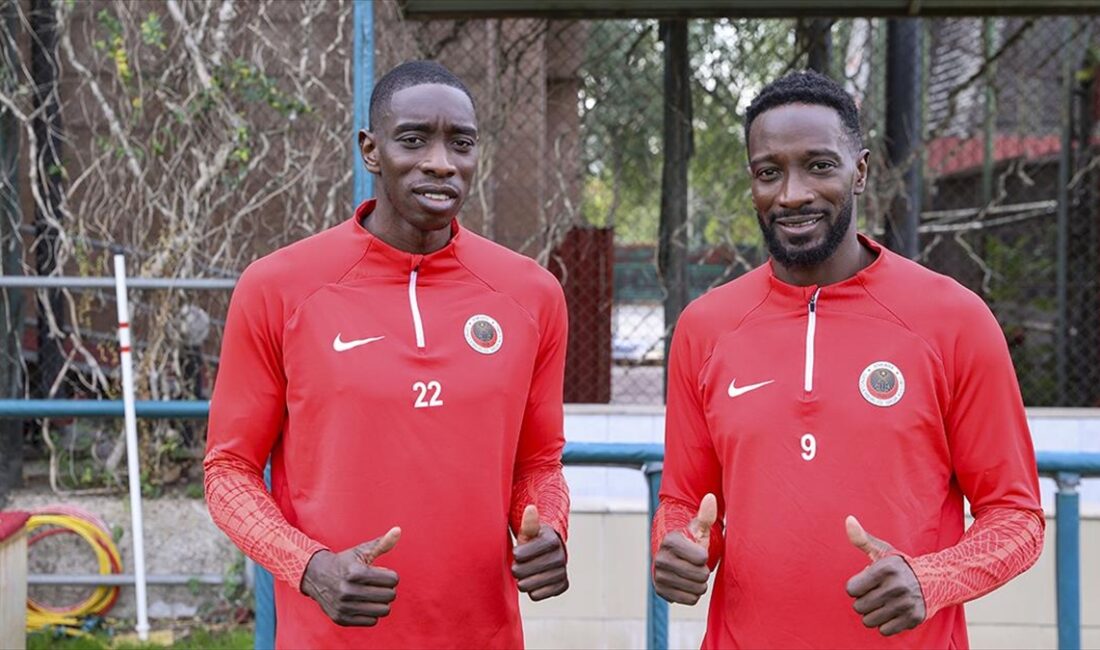 Gençlerbirliği forması giyen Mustapha Yatabare ve Sambou Yatabare kardeşler, kariyerlerinde
