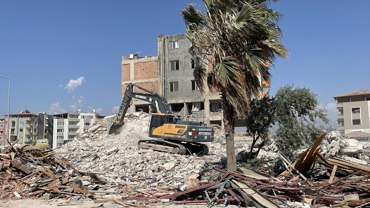 Kahramanmaraş merkezli 6 Şubat'taki depremlerden etkilenen Hatay'da, ağır hasarlı binaların