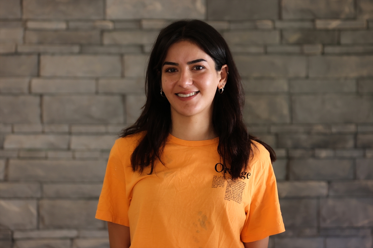 ANTALYA (AA) – GÜLSEM ADAM – Antalya'da hobi olarak başladığı