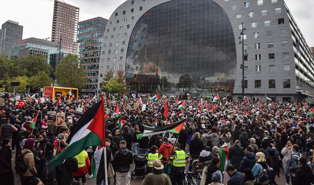 Hollanda'nın Rotterdam kentinde binlerce kişi, Filistin'e destek vermek amacıyla Binnenrotte