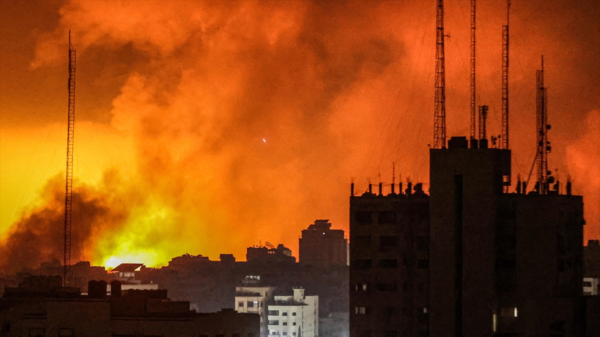 İsrail'in, bu gece yarısı düzenlediği hava saldırılarında Şifa ve Endonezya