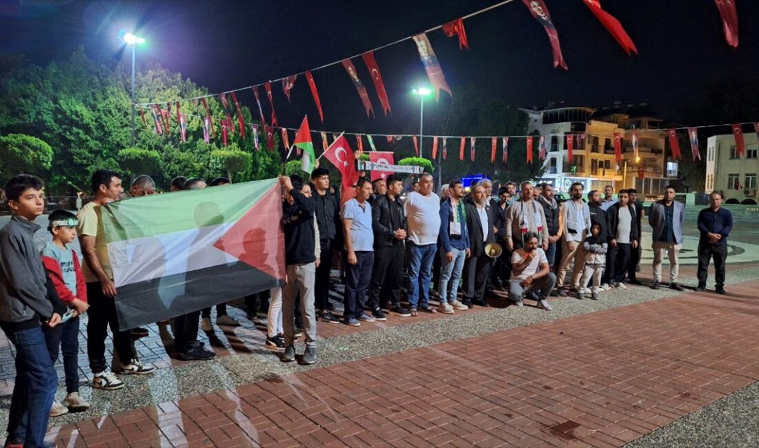 ANTALYA (AA) – Antalya'da toplanan gruplar, İsrail'in abluka altındaki Gazze'ye