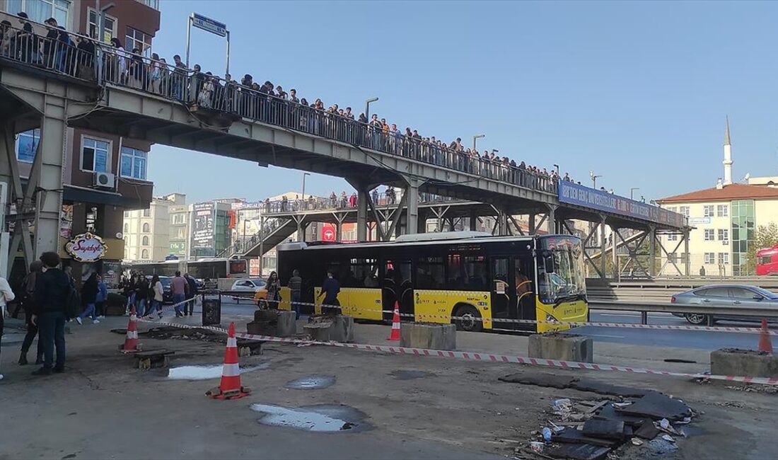 İSTANBUL (AA) – Kadıköy’den başlayarak Beylikdüzü’ne kadar giden metrobüs hattındaki