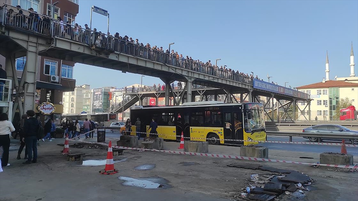 İSTANBUL (AA) – Kadıköy’den başlayarak Beylikdüzü’ne kadar giden metrobüs hattındaki